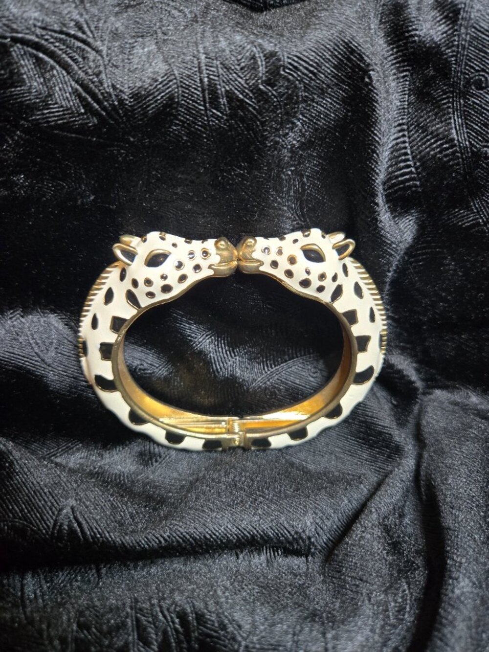 Fornash Vintage Enamel Double Head Giraffe Hinged Bangle Bracelet Gold Tone